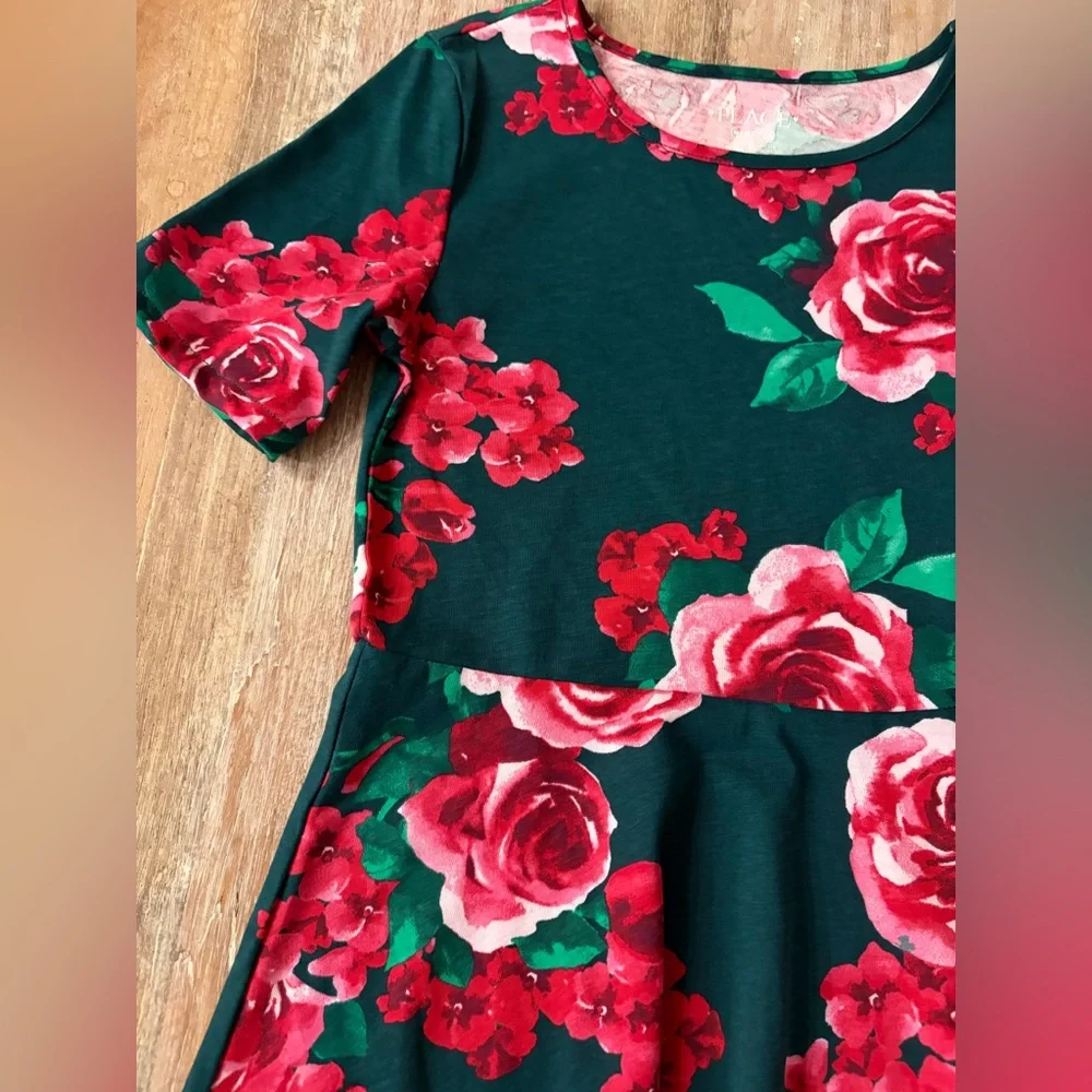 The Children's Place Green and Red Floral Skater Style Dress, Size M 7/8 NWOT
